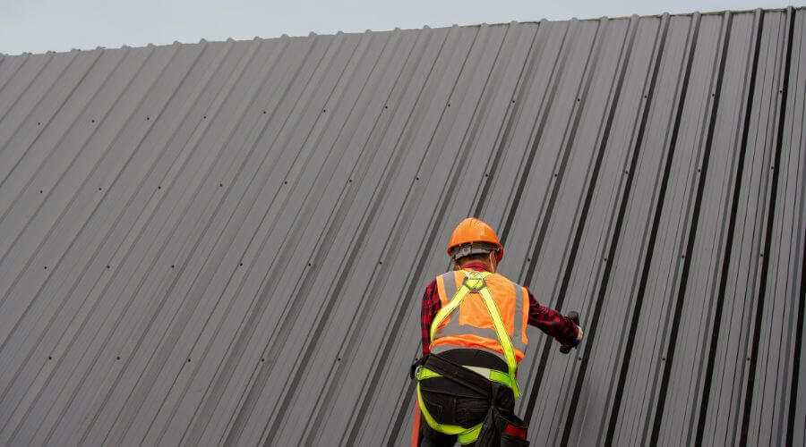 Professional gutter cleaning in Calipatria, CA